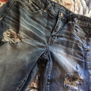 American Eagle distressed jegging